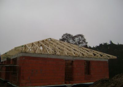 Dach kopertowy z tarasem wykonany w technologi prefabrykowanej.