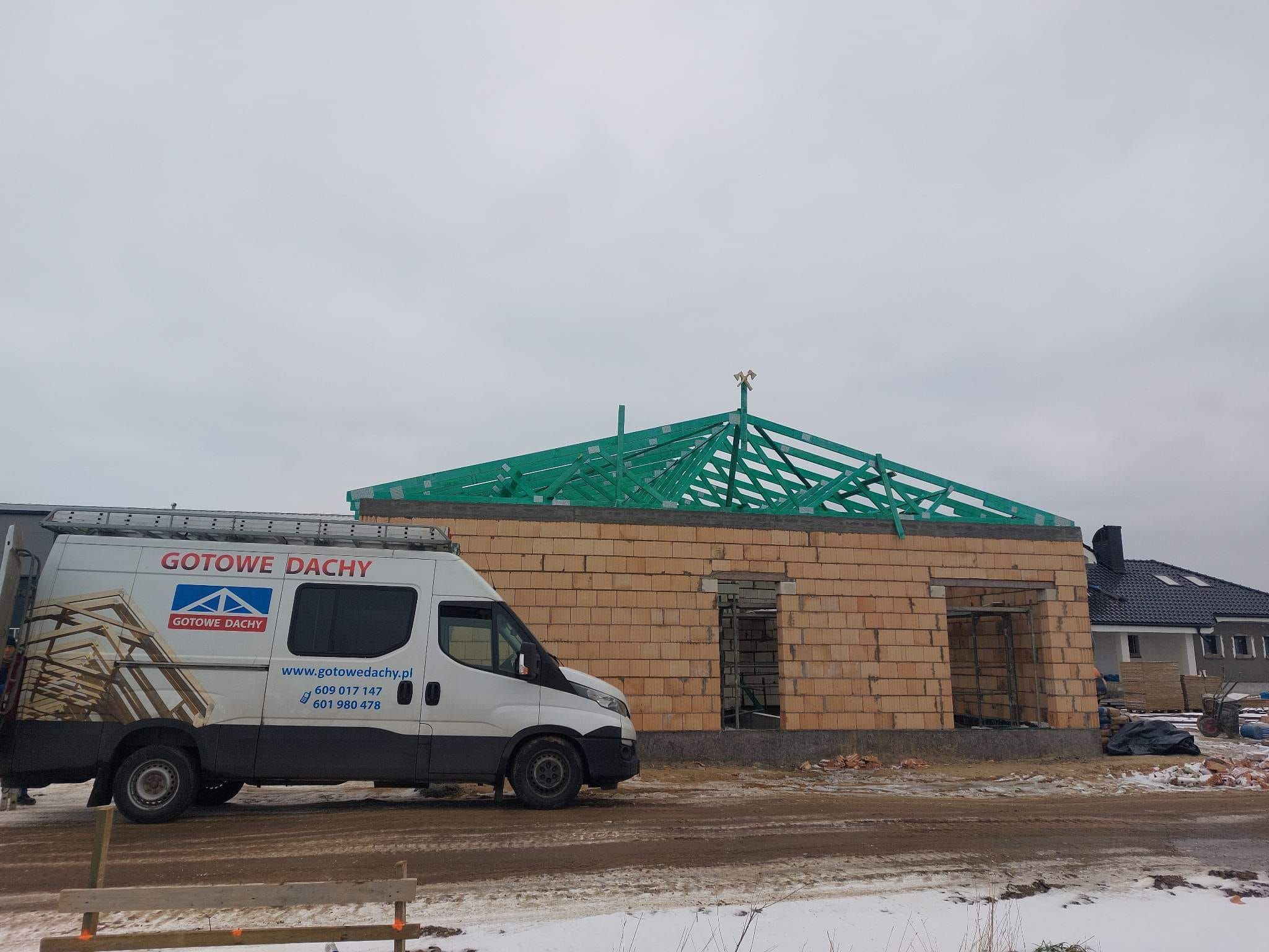 Ile kosztuje wymiana dachu 100m2